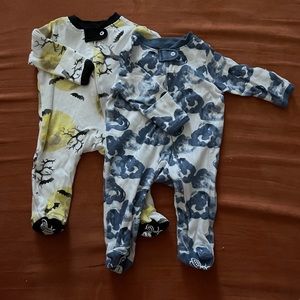 2 Burt’s bees 🐝 pajamas zip up newborn cotton sleep + play organic footie bats